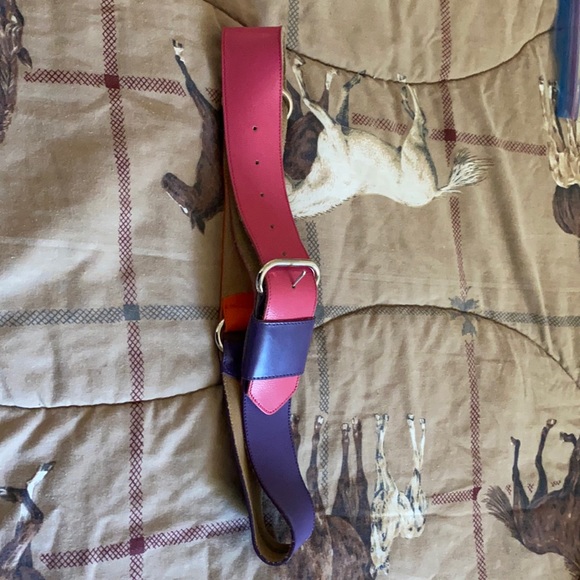 I am selling a belt. - Picture 1 of 2